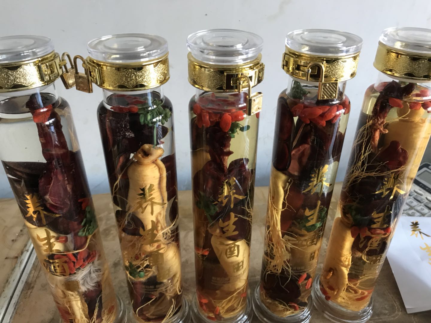 泡酒最佳组合鹿鞭人参鹿茸枸杞酒的功效作用及泡酒方法介绍!