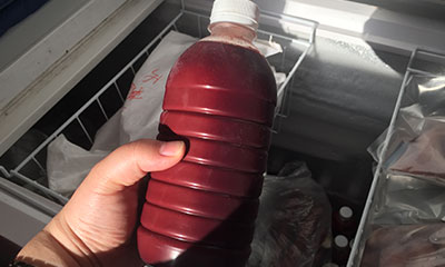 鹿茸血酒是一种高档养生酒,其制作工艺复杂